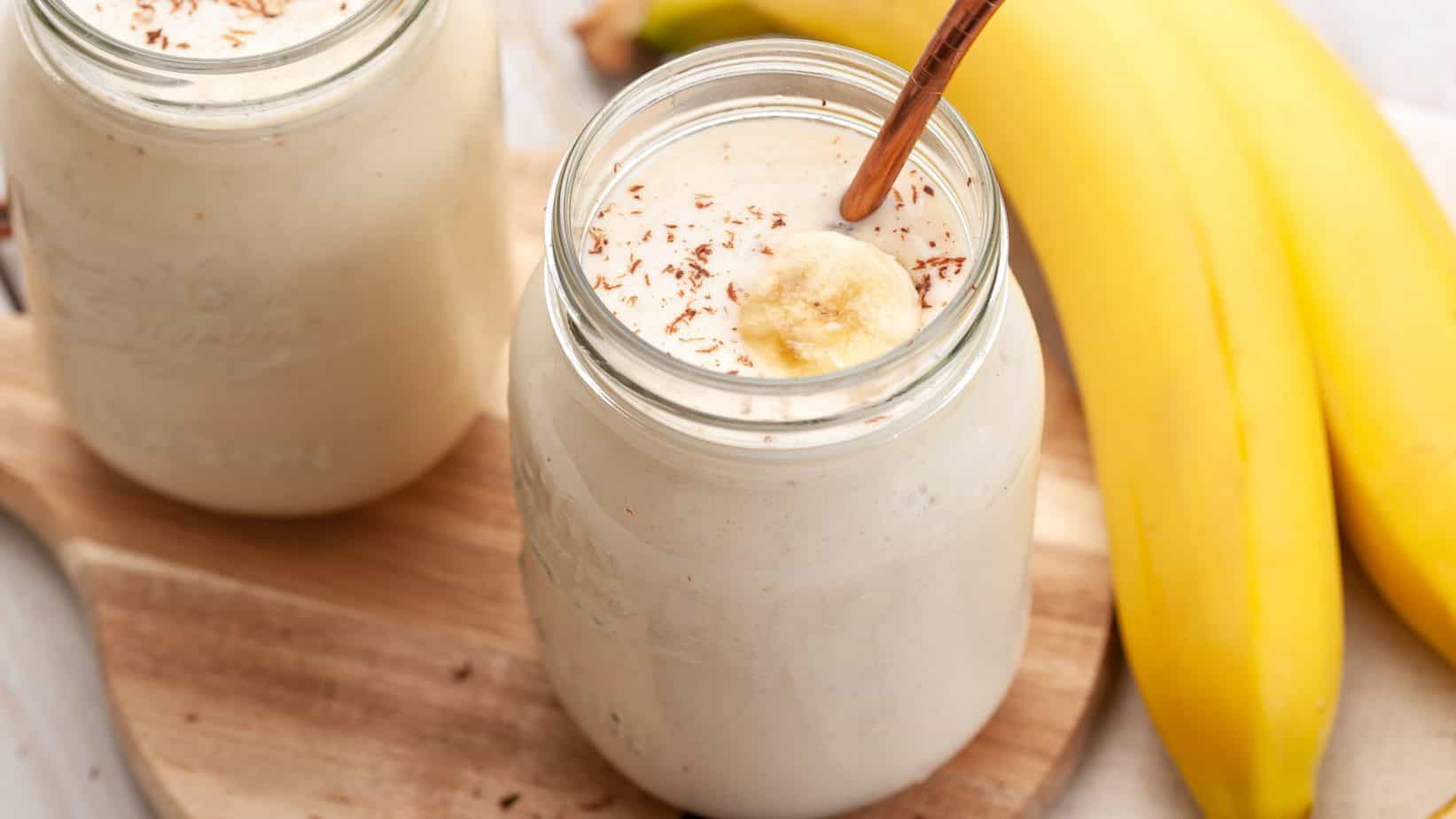 banana breakfast smoothie